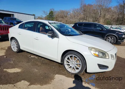 2012 Volvo S60 T6 z USA, uszkodzony, nr VIN YV1902FH3C2057599